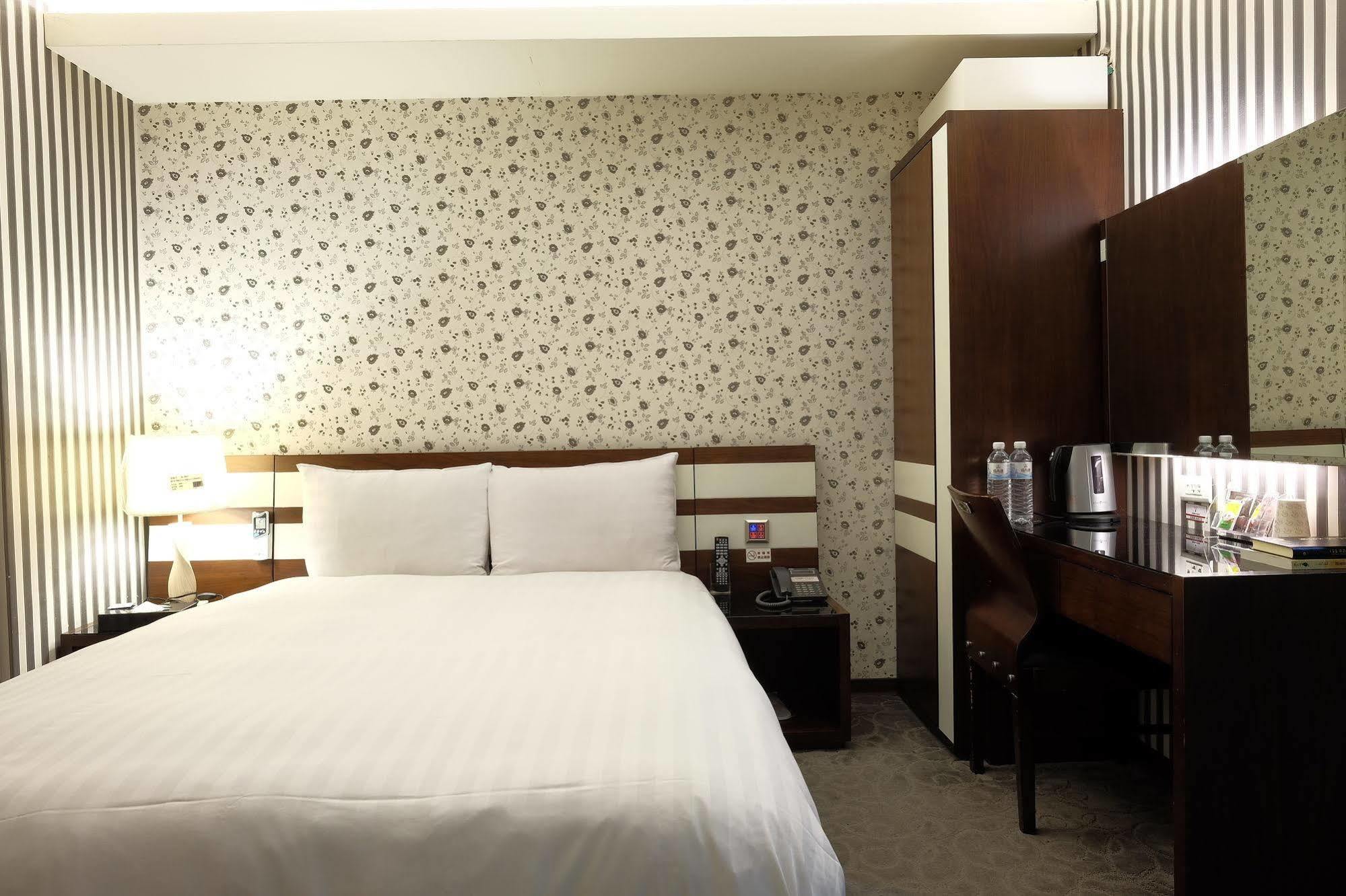 Talmud Hotel Gongyuan Taichung Eksteriør billede