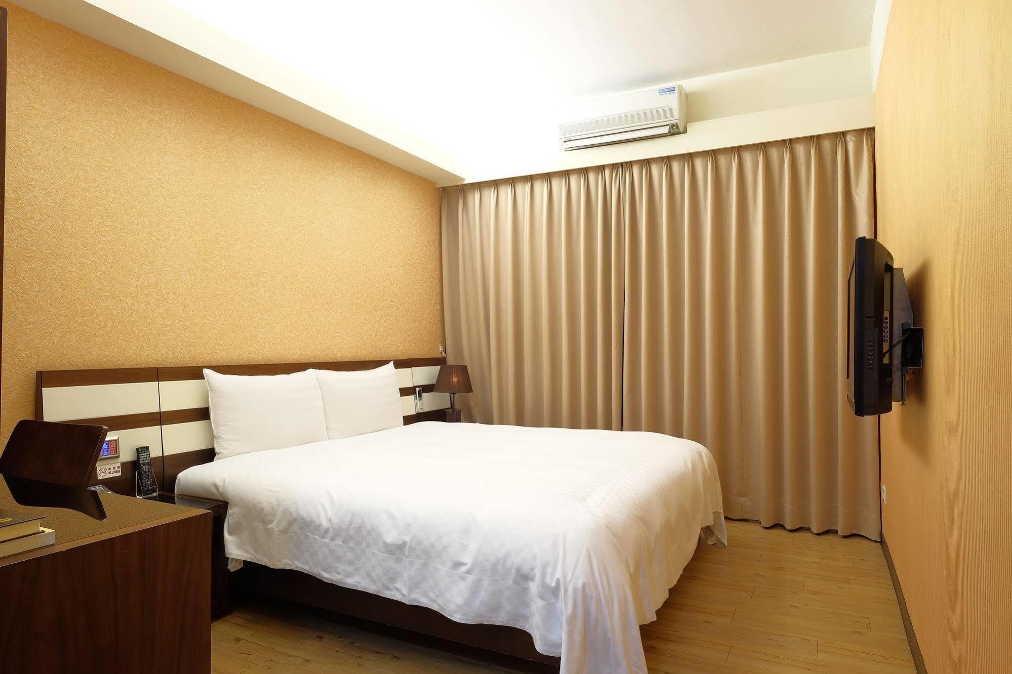 Talmud Hotel Gongyuan Taichung Eksteriør billede