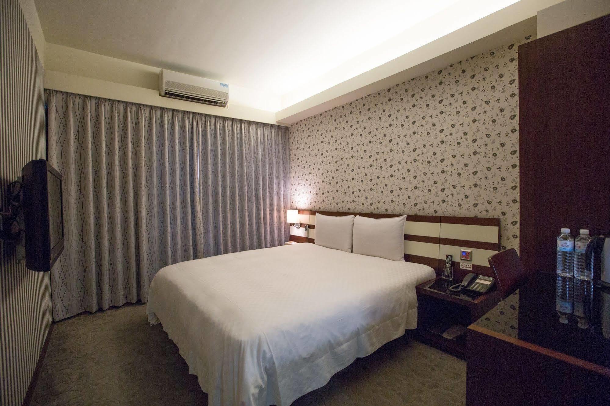 Talmud Hotel Gongyuan Taichung Eksteriør billede
